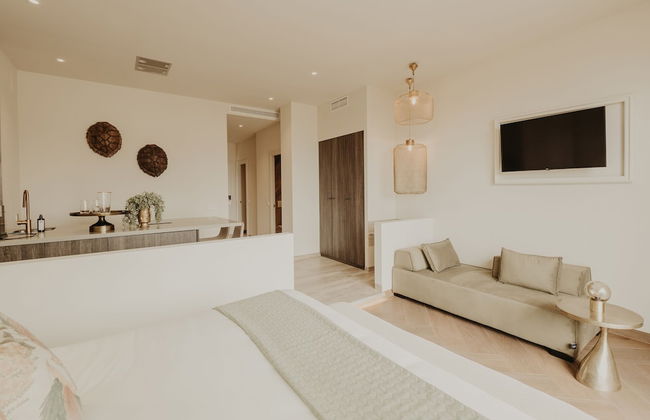 Comfy Studios Hotel - Photo 36