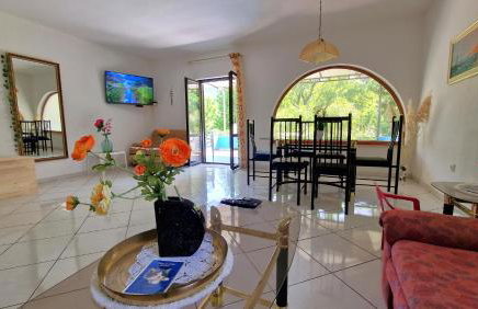 SWIM and CLIMB BAŠKA HOLIDAY HOUSE - island KRK - Foto 3