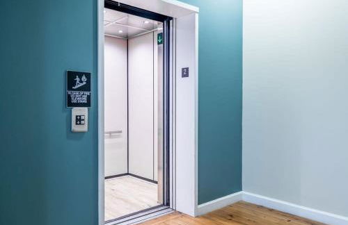 100 Year-Old Historic Brick 2BR Loft & Large Patio & Hammocks & High Ceiling - Foto 135