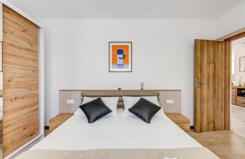 Villa Gariful, Sleeps 8 with Pool & Pet Friendly - Photo 65