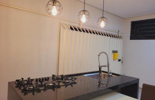 Casa funcional - 02 quartos, 02 camas de casal, 01 cama de solteiro, cozinha gourmet e garagem para carro pequeno - Foto 3