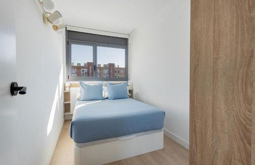 Quiet modern 2 bed apartment with Balcony, Pool and Free Parking - Foto 5