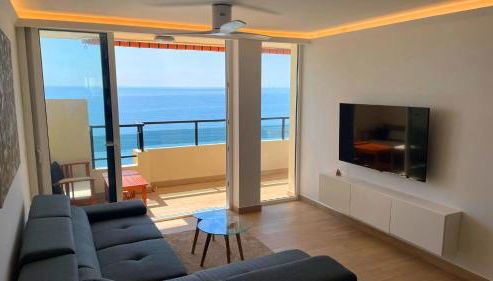 BEACHFRONT -- NEW LUXURY Apartment -- 1ª Linea Playa -- Fuengirola CITY CENTER -- Private PARKING -- Panoramic Sea Views -- - Photo 4