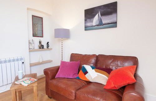 Fort Victoria Cottages - Sea View Cottage - Photo 21