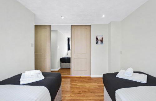 Elegant 5 Bedroom and 3 Bathroom Home in St Annes - Foto 24