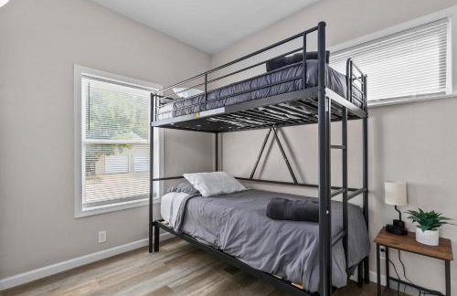 Central Oshkosh Stay - Walk to Lake and Downtown - Foto 4