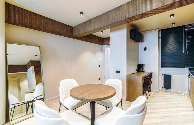 Chic and Convenient Flat in Central Besiktas - Photo 8