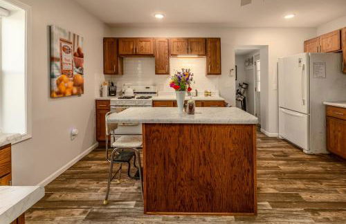 Historic Farm Cottage on 800-Acre Orchard - Foto 23