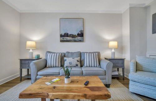 Lynwood Collection on Forsyth 6A by Lucky Savannah - Foto 2