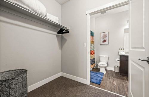 Stylish Apartment Close to Attractions - Foto 36