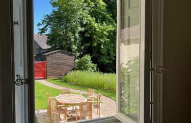 Artist's Studio - Photo 16