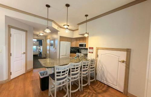 Beachfront Condo - Walk to Beach, Sunrise views - Photo 10