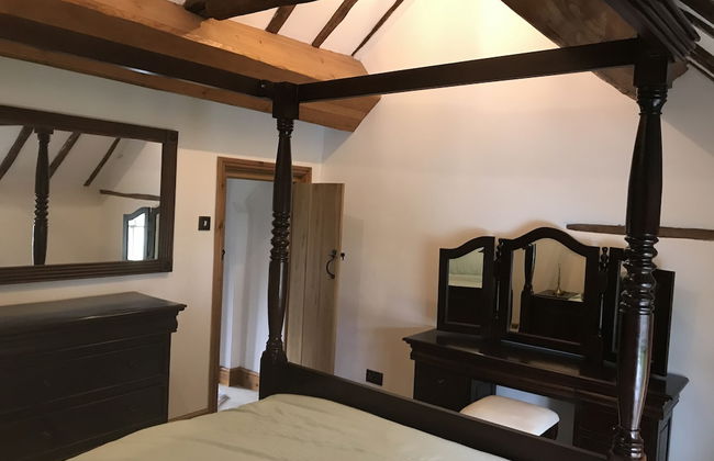 Village Period Cottage Next to a Idyllic Stream - Foto 31