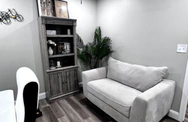 Quiet Stylish Stay with Office Space near Downtown - Foto 9