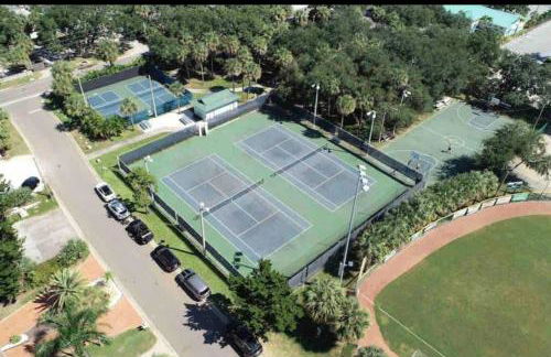 Amazing water front view home newly renovated 3BD 2BTH - Foto 37