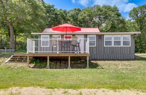 Lakefront Motley Cabin with Private Deck and Dock! - Foto 19