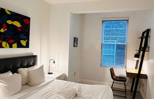 Cherry Suites 2BR Apt w W D Arcade Machine - Foto 45