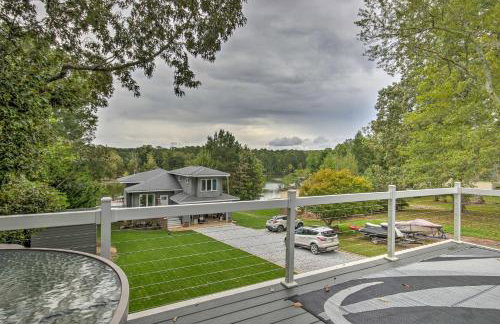 Waterfront Greenwood Getaway with Deck and Grill! - Foto 18