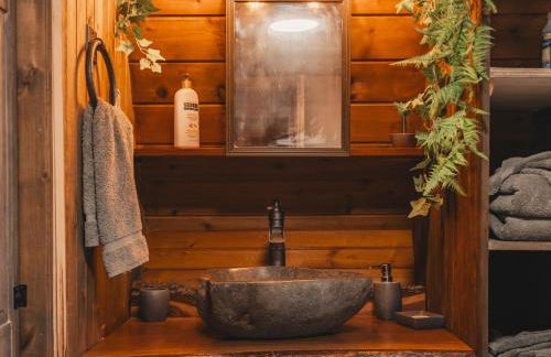 Enchanting River- Water Front A-Frame Cabin - Foto 31