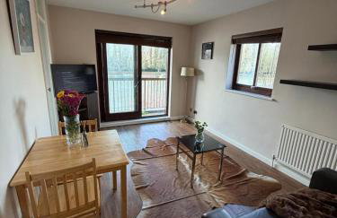 Elegant 1-Bedroom Flat With Stunning Thames views - Photo 16