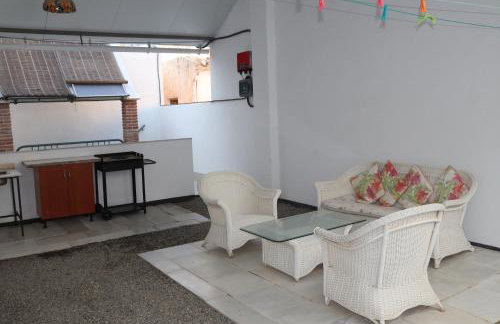 Casa llena de vida con patio y terraza - Photo 10