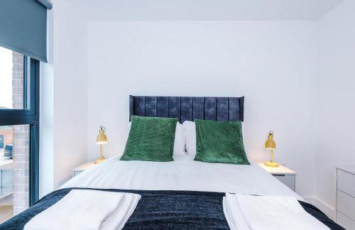 Modern 2BR Apartment in Manchester with Parking - Foto 15