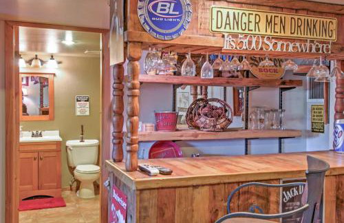 Rustic Cabin with Decks, Alpine Views and Pool Table! - Foto 9