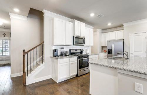 Lawrenceville Townhome w/ Community Pool Access! - Foto 10
