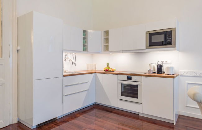 Music Academy Bedroom Suite Café Vian Apartman Kft - Photo 6