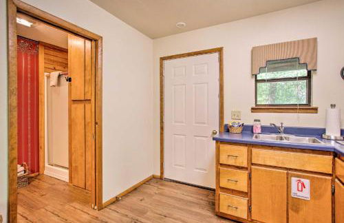 Bright Davis Escape with Screened-In Porch! - Foto 12