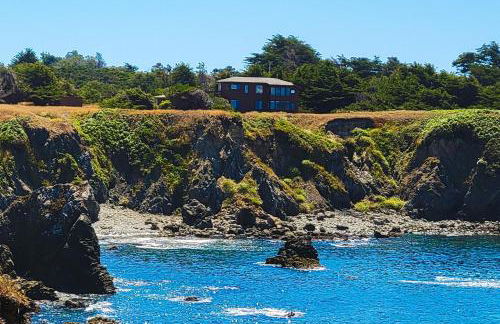 Oceanfront Retreat Close to Activities & the Beach - Photo 24