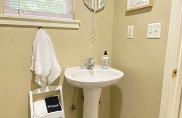 Near Downtown- Kitchen-washerdryer-parking - Foto 26