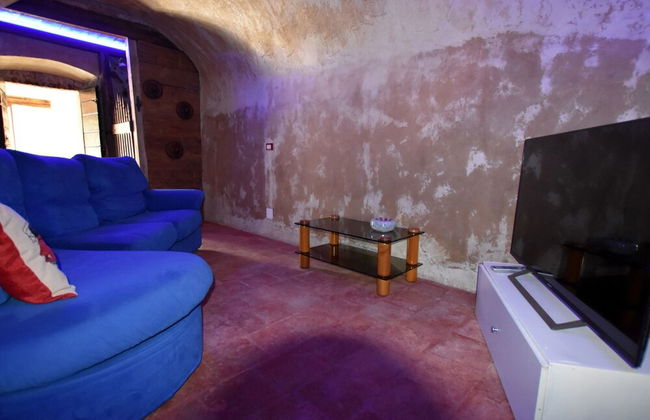 Ancient, Renovated Farmstead With Private, Equipped Garden - Photo 11