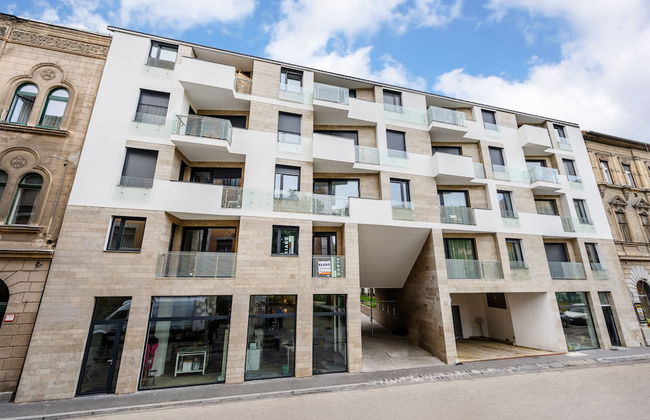 Elisabeth Downtown Apartments by FirstHost - Photo 1