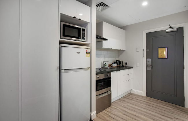 Cozy Studio Retreat in the City By Zodiak Stays - Photo 9