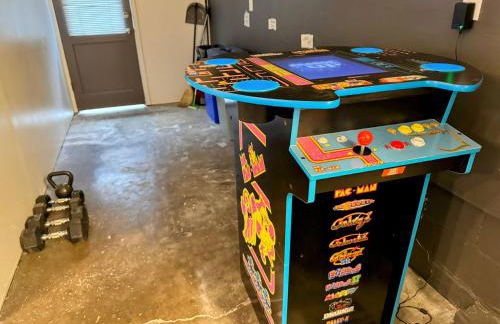 Fresh & Comfy House with Hot Tub, Pool Table, & BBQ - Foto 63