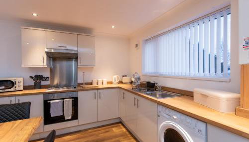 Beautiful Cottage in Durham with Pool Table - Photo 3