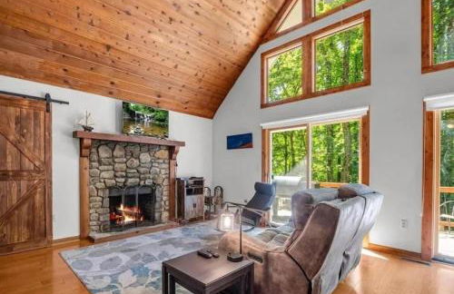 Updated Classic Cabin, Private Community and Hot Tub - Foto 1