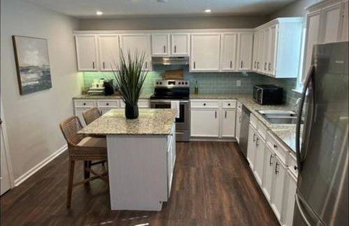 Cozy 2BR with King Bed 3 min to Beach - Foto 6