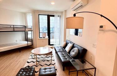 Peaceful Quiet Spacious New Modern Penthouse 3-Bedroom Apartment with a Balcony - Foto 33