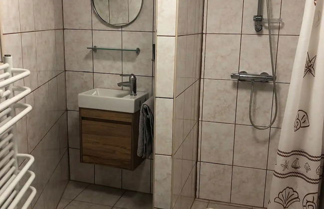 Coastal Charm in Kaštel Kambelovac With Terrace & Sea Views - Foto 13