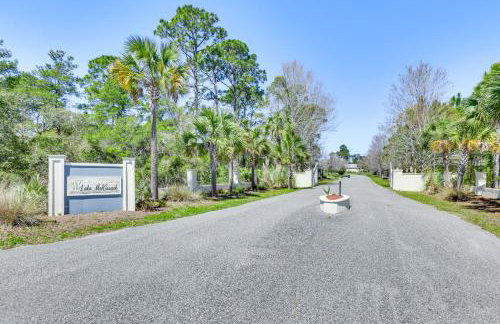 Lovely Carrabelle Home with Lake Views and Pool Access - Foto 27