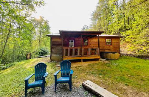Smoky Mountain Cabin with HOTTUB - Photo 14