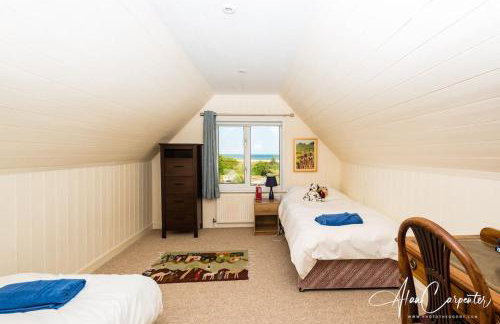 Beachside period family home. 5 BR spacious, comfortable. - Photo 43