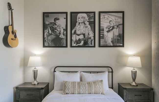 Mid Century Modern Downtown Condo | 30+ Night Min - Foto 5