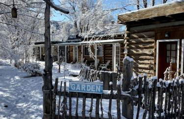 Rustic Log Cabin on Eco-Friendly Farm near Taos, New Mexico - Foto 28
