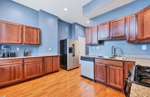 St Louis Tower Grove Two-Story Townhome Perfect for Groups Side A - Photo 7