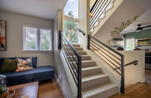 Downtown Bryan Treehouse Hot Tub and Peaceful Escape - Photo 11