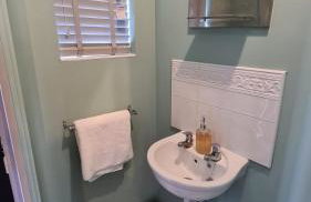 The Farrier's 3 bedroom comfy and cosy bolt hold close to Cannock town centre - Foto 33