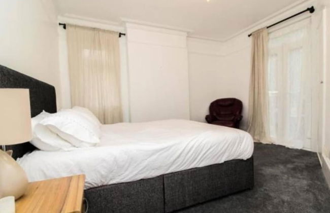 Charming 2-bed Apartment in Brentwood Free Parking - Foto 4